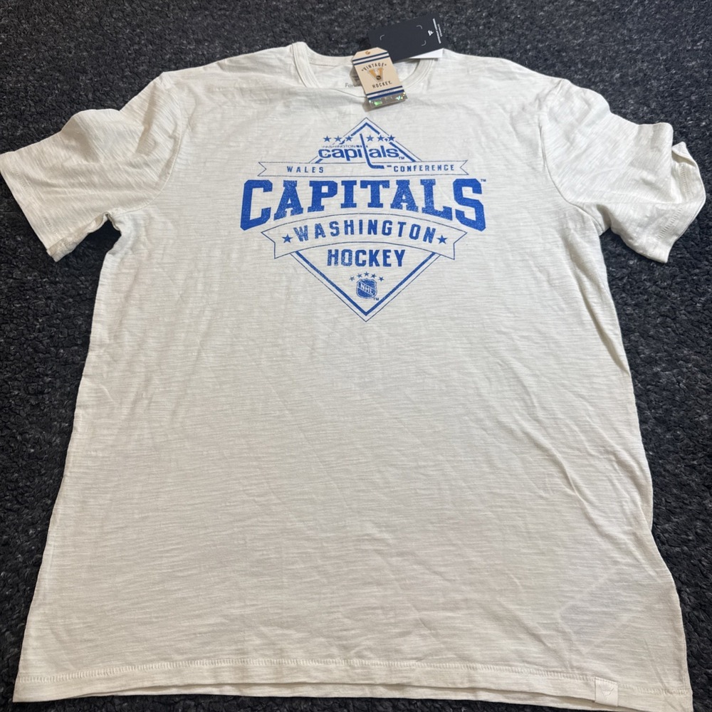 NWT Men's Large Fanatics Washington Capitals Slub Distressed Graphic T-Shirt NHL